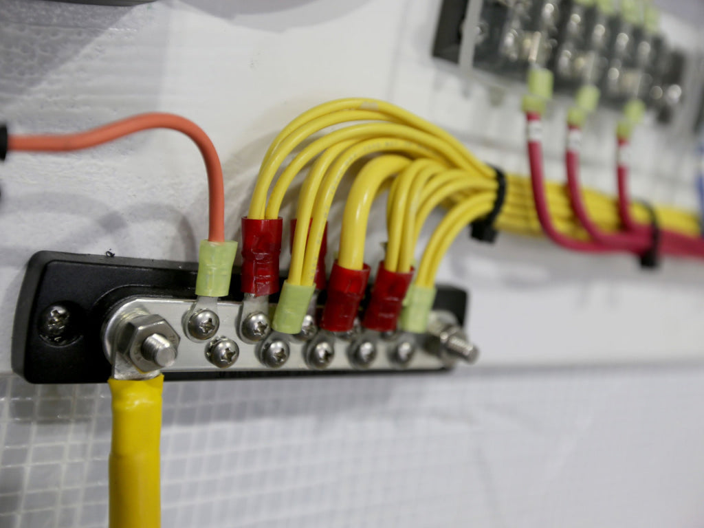 Busbar BlueSea 150A - 10 borne cu capac