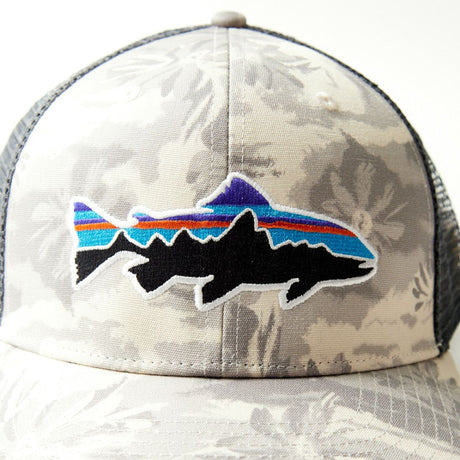Sapca Patagonia Unisex Fitz Roy Trout Trucker Cliffs And Waves: Natural